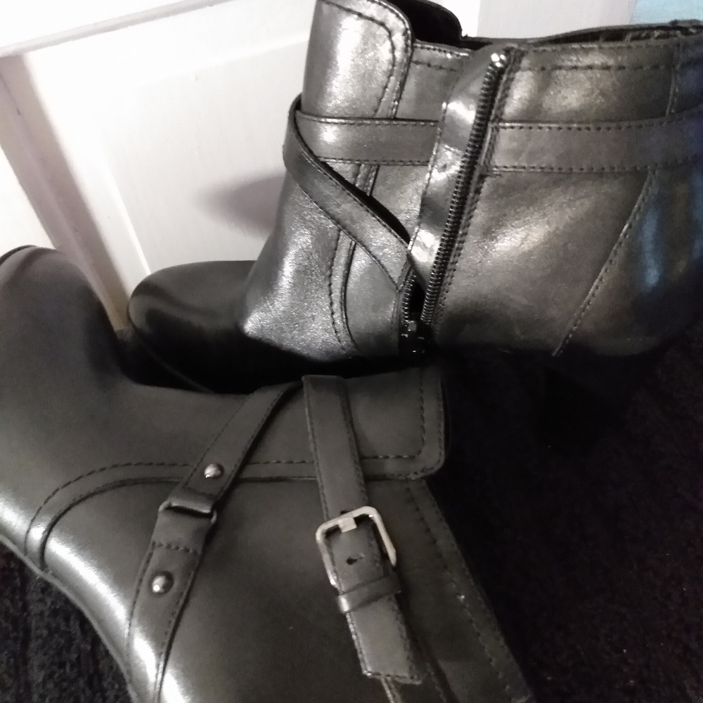 Boots - Picture 4 of 5